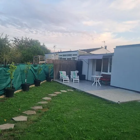 Jolie Maisonnette Avec Terrasse Et Jardin بيت للعطل رواسي إن بري