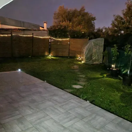 Jolie Maisonnette Avec Terrasse Et Jardin * رواسي إن بري