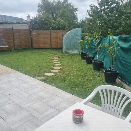 بيت للعطل Jolie Maisonnette Avec Terrasse Et Jardin