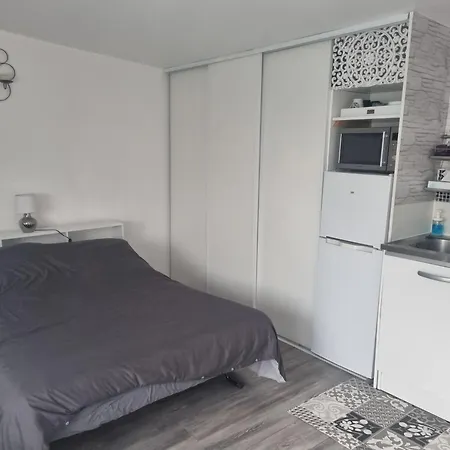 بيت للعطل Jolie Maisonnette Avec Terrasse Et Jardin رواسي إن بري