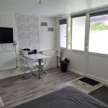 Jolie Maisonnette Avec Terrasse Et Jardin بيت للعطل
