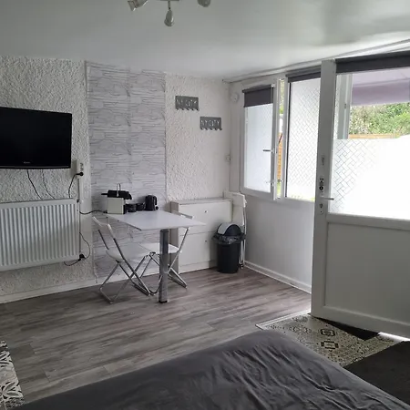 Jolie Maisonnette Avec Terrasse Et Jardin بيت للعطل *