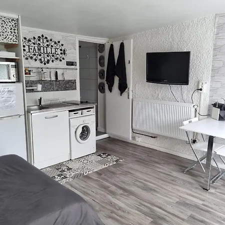 بيت للعطل Jolie Maisonnette Avec Terrasse Et Jardin *