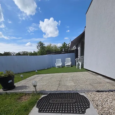 Avec Terrasse Et Jardin